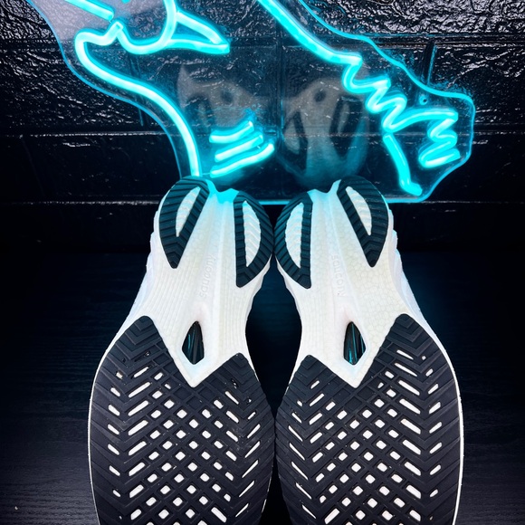 Saucony Black and White Athletic Shoes for Performance main image 4